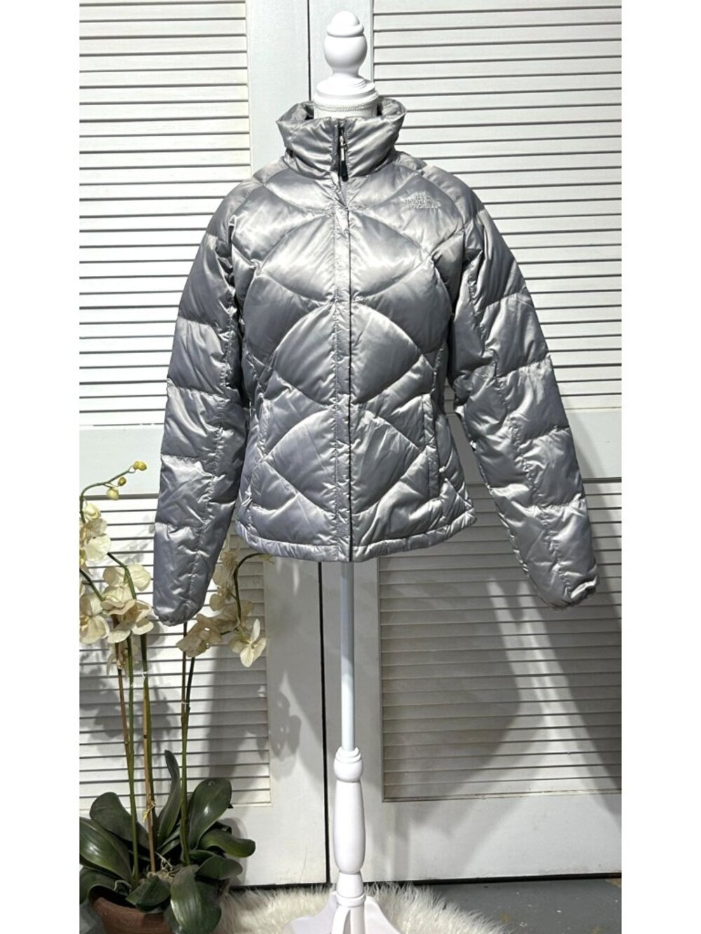 The North Face Women's Silver Nylon Aconcagua 550 Silver Puffer Jacket Sz M 3469